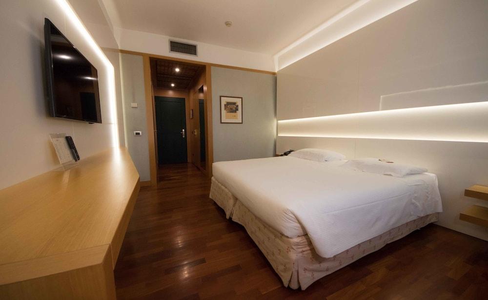 Hotel Della Rotonda Saronno Extérieur photo